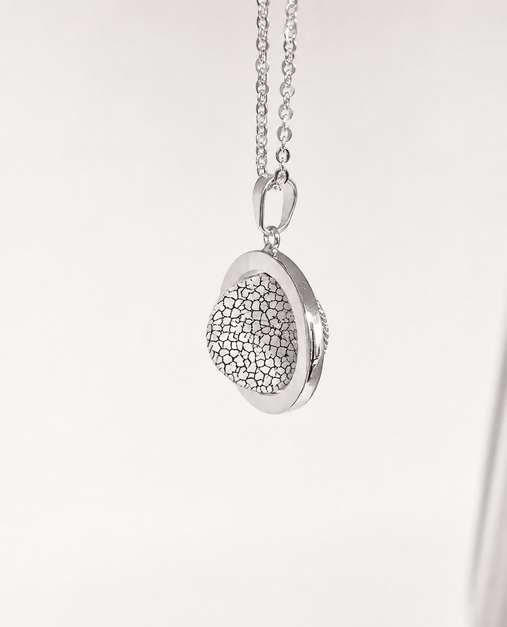 INUBANA NECKLACE - SPIN